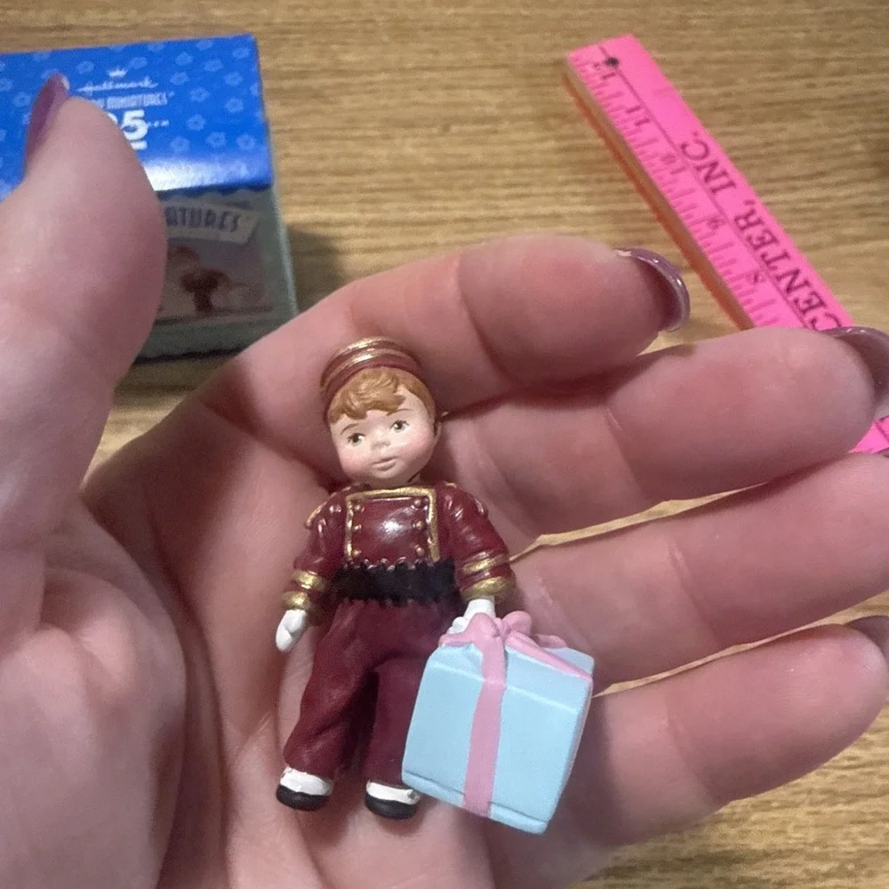Park Avenue Wendy & Alex Bellhop Hallmark Merry Miniatures Madame Alexander‎